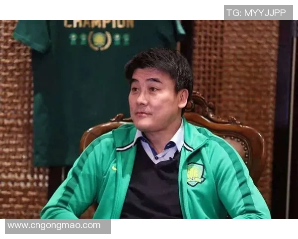 某队主帅因队员伤病频发或考虑引进新援，球队战术走向或将调整