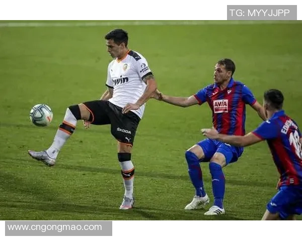 瓦伦西亚客场1-0小胜埃瓦尔，继续保持欧战资格希望